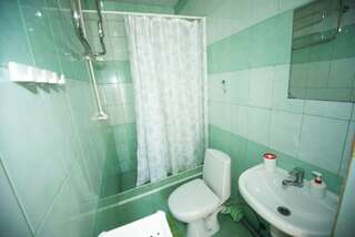 Гостевой дом Гостевой дом Центральный Новороссийск Одноместный номер с ванной комнатой-5